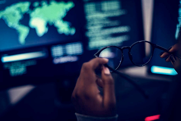 千元眼鏡成本僅20塊，6億近視人口的“暴利”行業(yè)真相